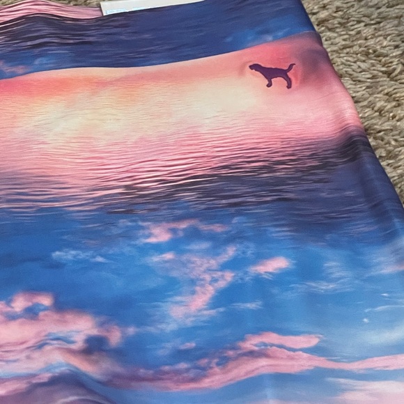 BRAND NEW PINK LIMITED EDITION LEGGINGS 🐶 - Picture 4 of 6